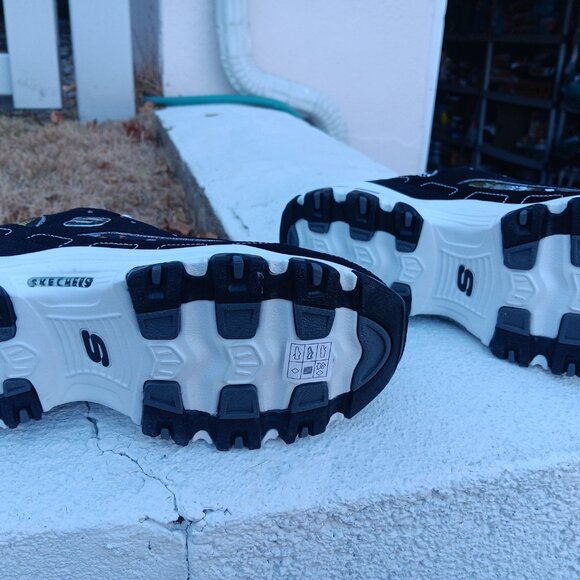 Black/floral skechers shoes. Never used - Picture 4 of 4